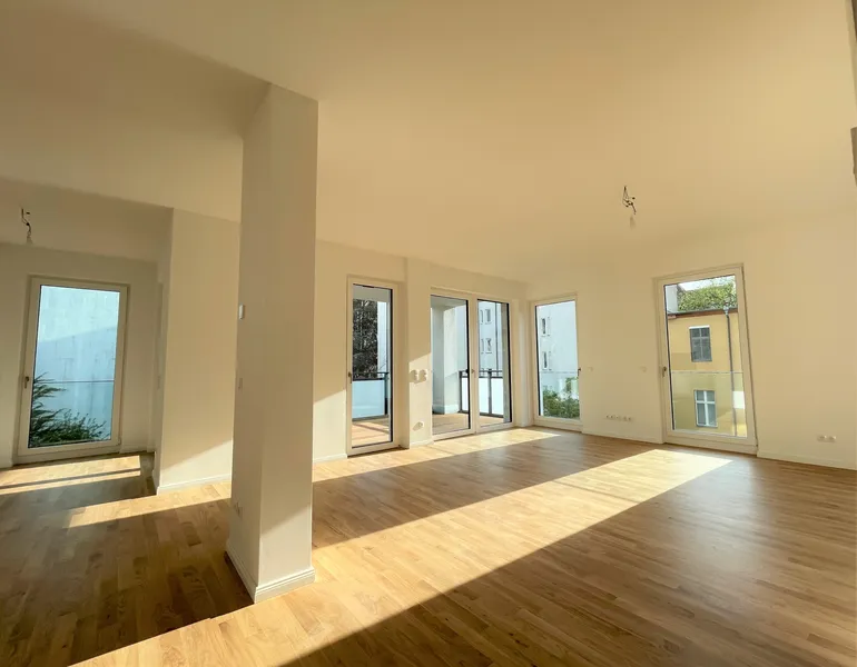 Moderne, helle Wohnung mit großzügigem Balkon — photo 1